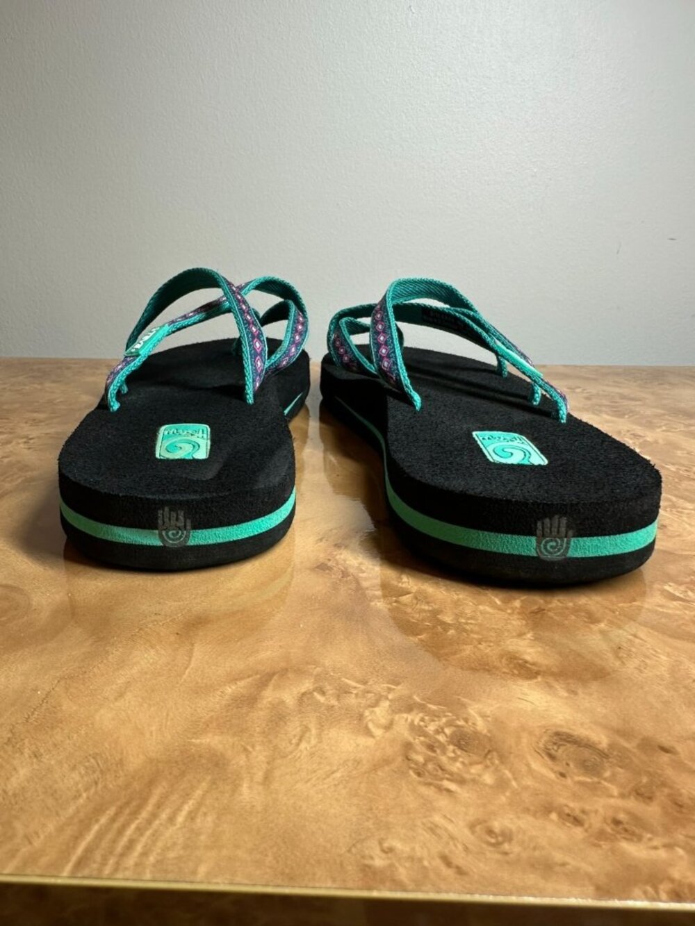 Teva Olowahu Mush Strappy Flip Flop Sandals Women's Size 8 Black Teal Pink - Picture 4 of 7